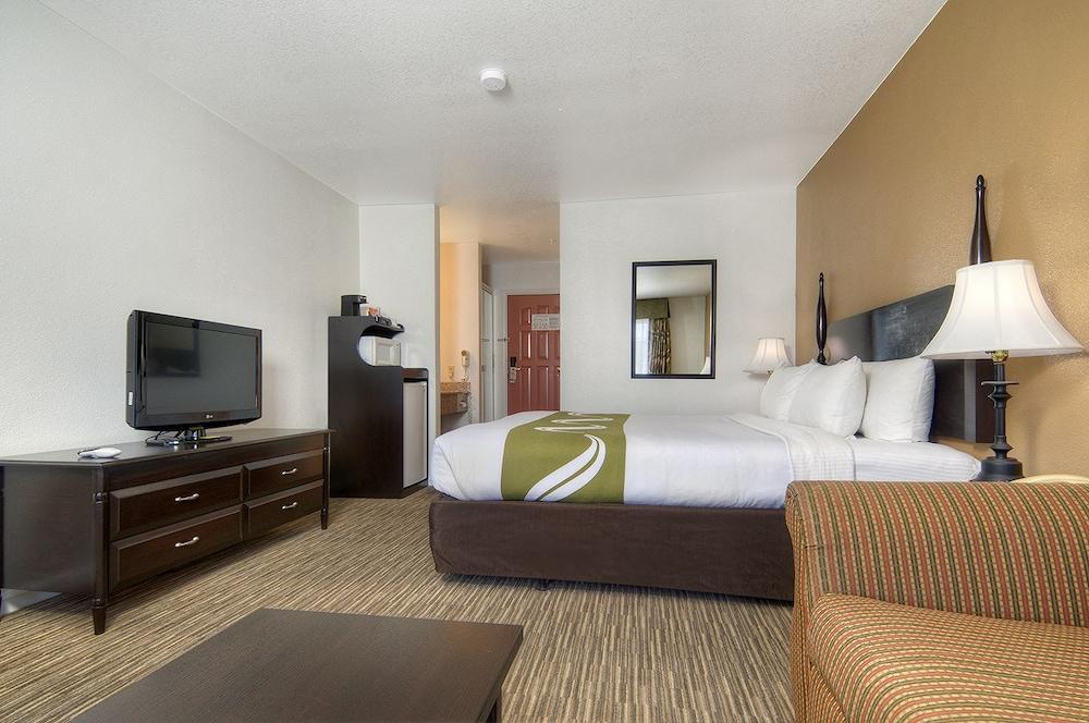 Quality Inn & Suites Tulare Exterior photo