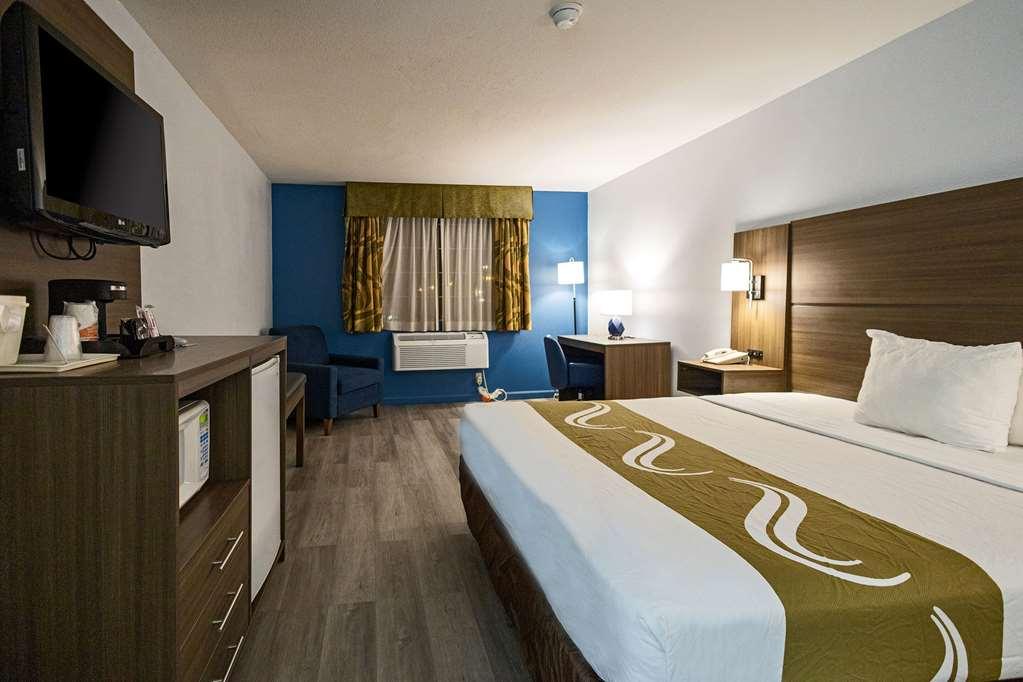 Quality Inn & Suites Tulare Room photo