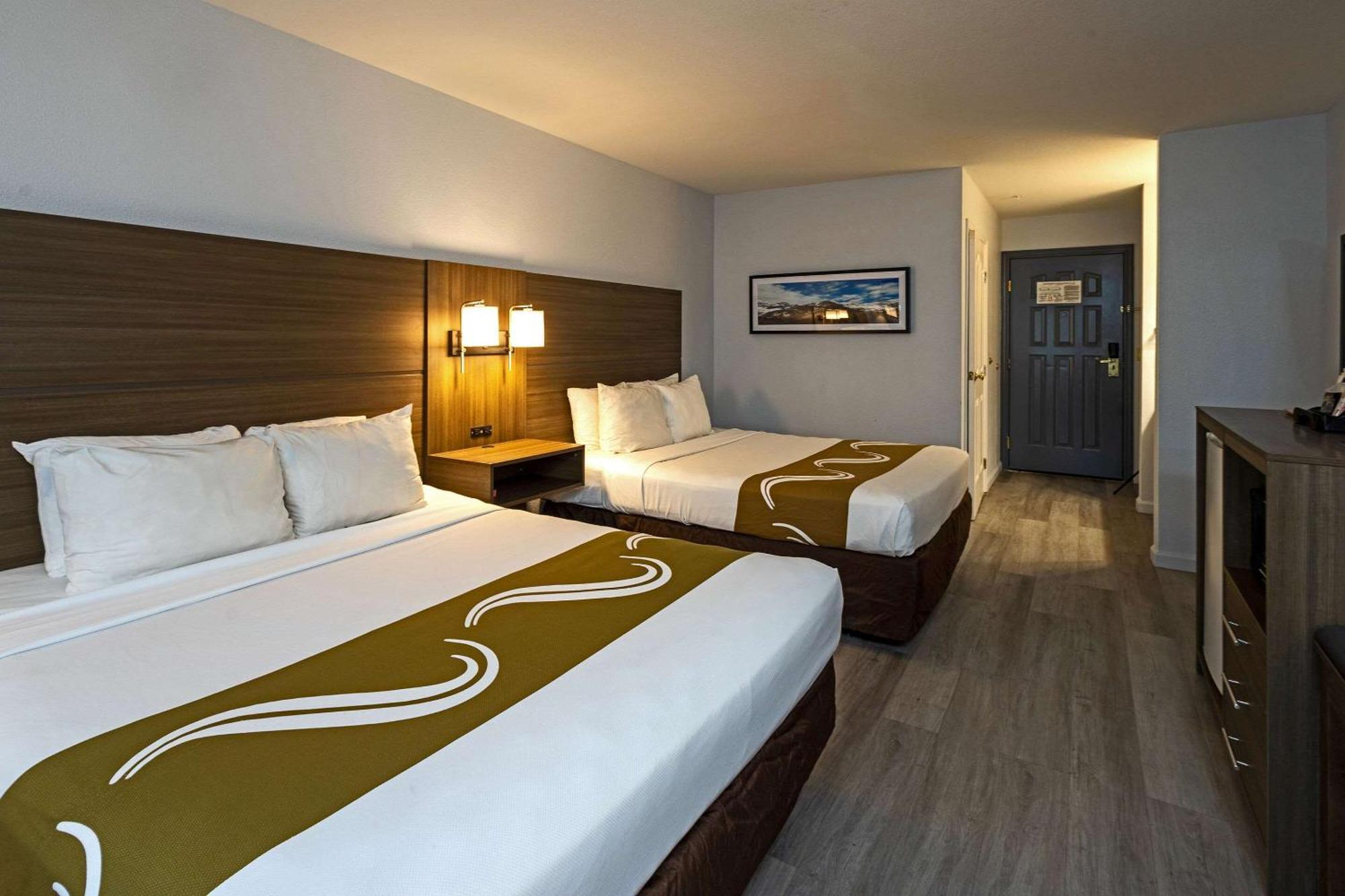 Quality Inn & Suites Tulare Exterior photo